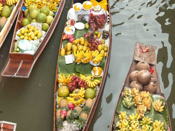 Damnoen Saduak Floating Market