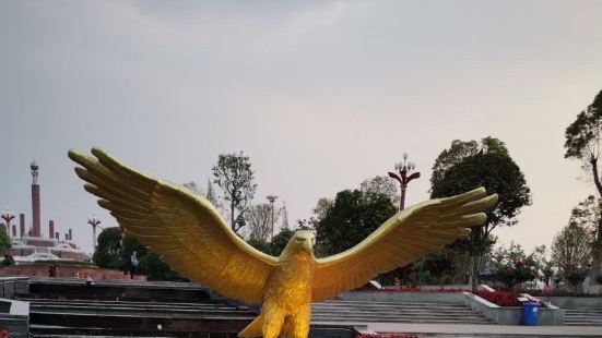 太陽曆公園是以以彝族十月太陽曆的古曆法為核心標誌，感受感受彝