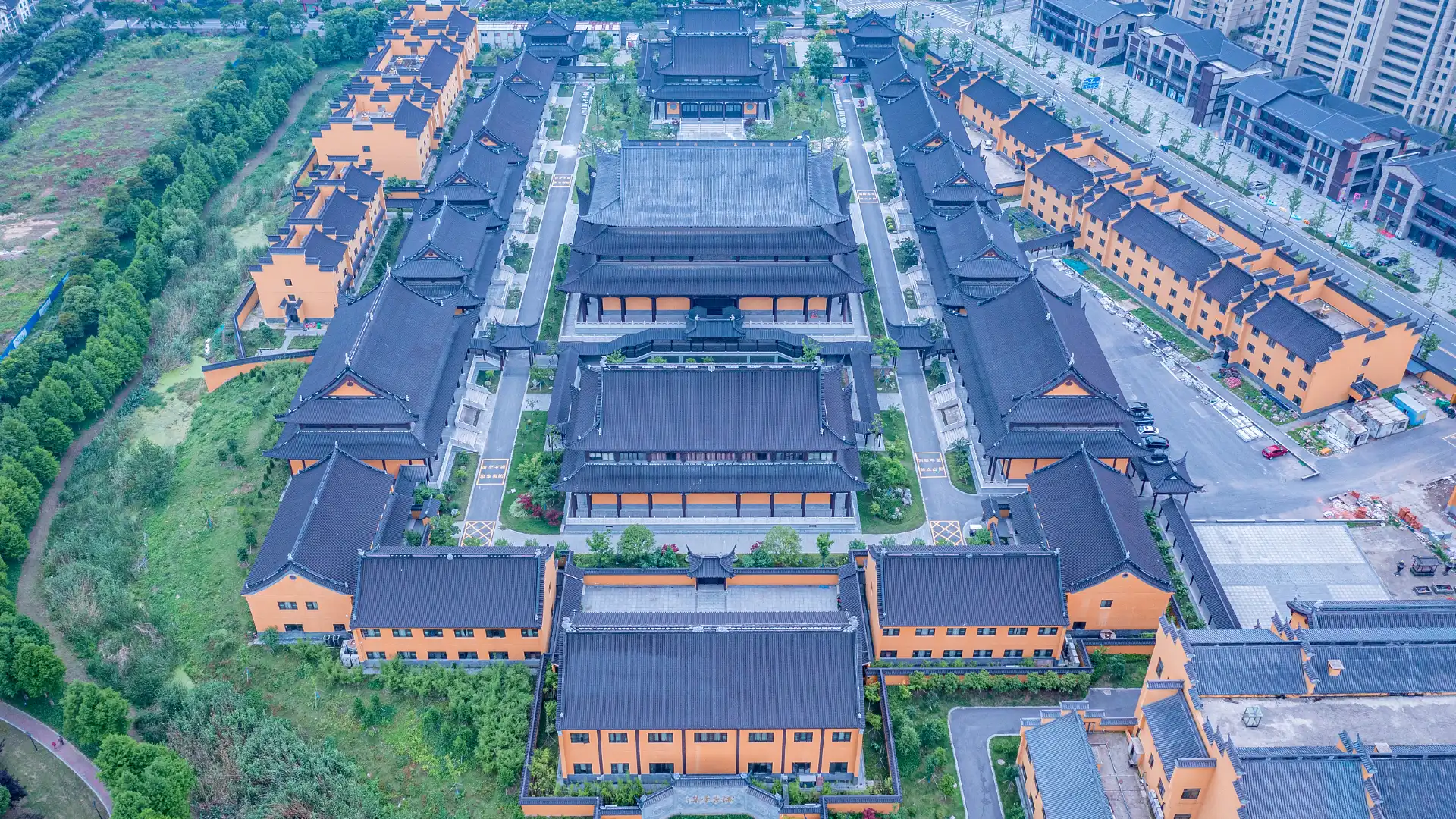 鄰近萬善公園的酒店
