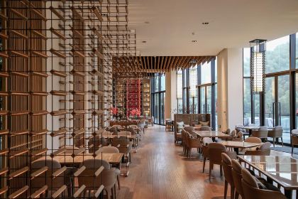 AHN LAN NINGHAI · THE RESTAURANT