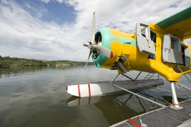 Flights Hay River to Yellowknife