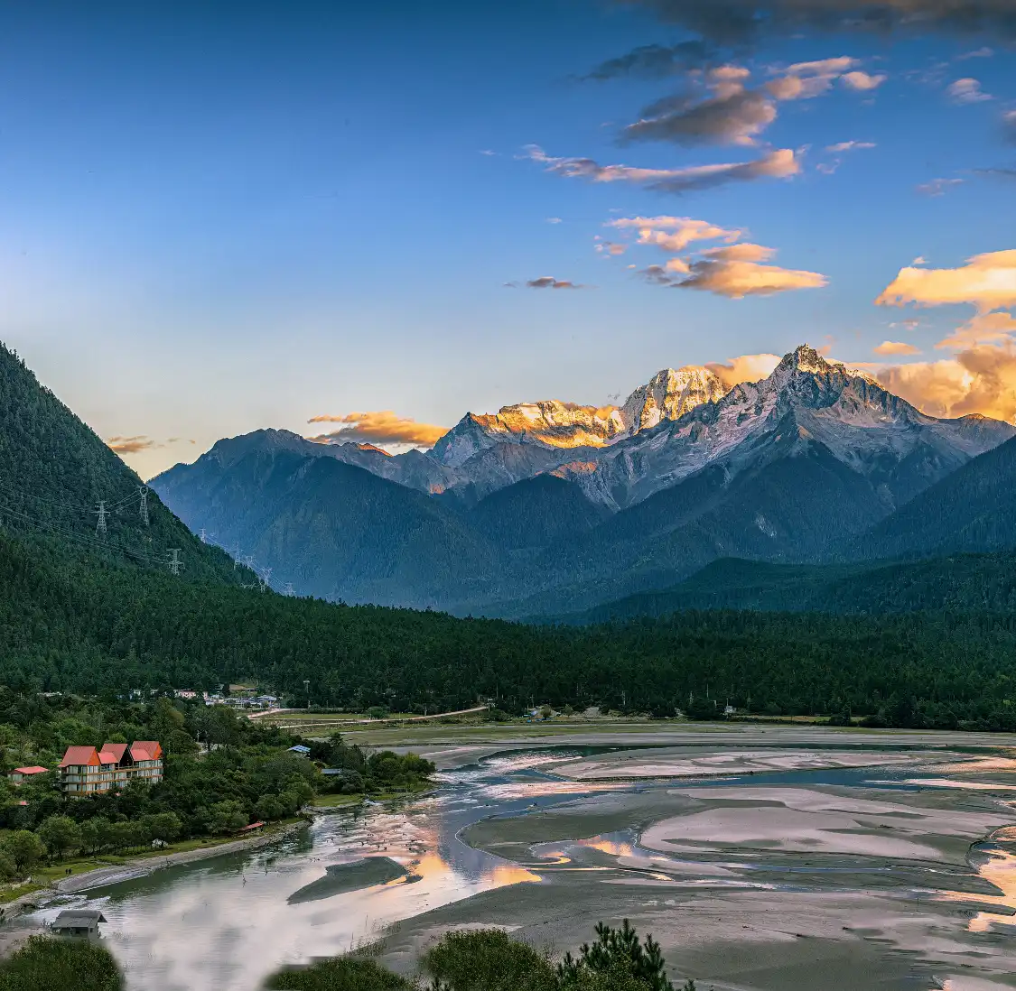 Hotels near Guxiang Town