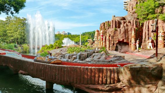 Shenzhen Private Day Tour: Window of the World, Zhongying Street, Dameisha, and Golden Coast Yacht