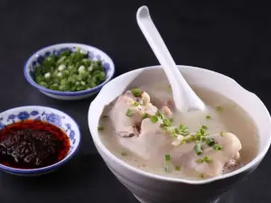 Yi Lao Ma ขาหมู Te Se อาหารเสฉวน (Ren Min Gong Yuan)