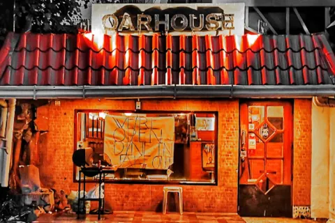 Oarhouse Pub of Manila
