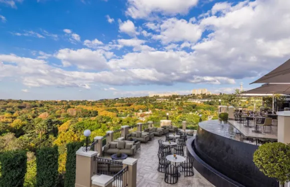 Flames Restaurant at the Four Seasons Hotel