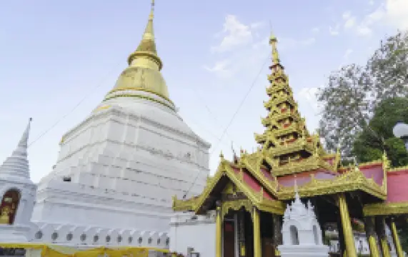 วัดพระแก้วดอนเต้าสุชาดาราม พระอารามหลวง