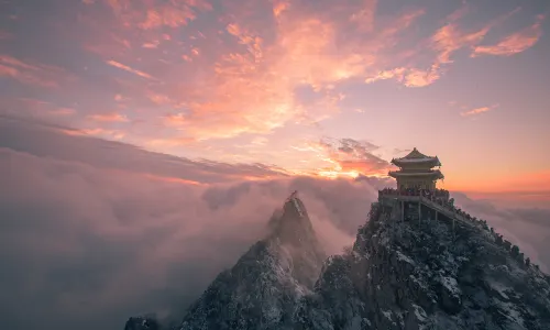 Sea of Clouds in Luoyang
