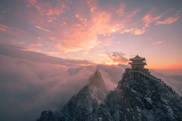 Sea of Clouds in Luoyang