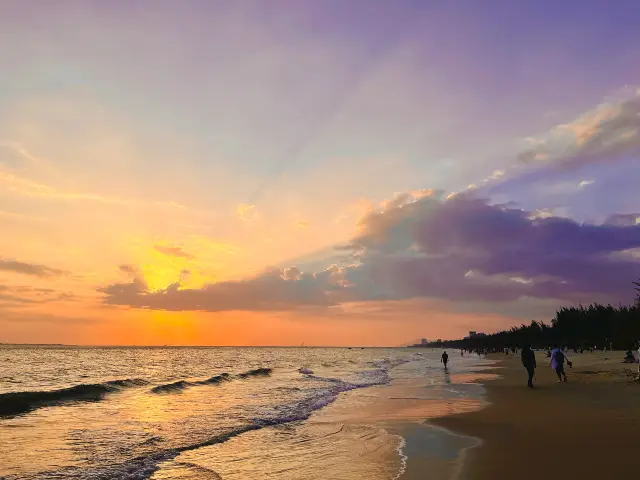 Beachcombing in Sanya