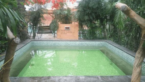 Zhonghai Hot Springs