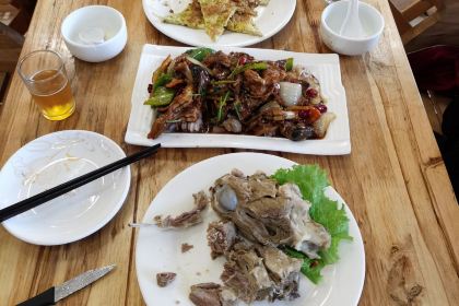 乌勒吉羊粪火自煮手扒肉饭店