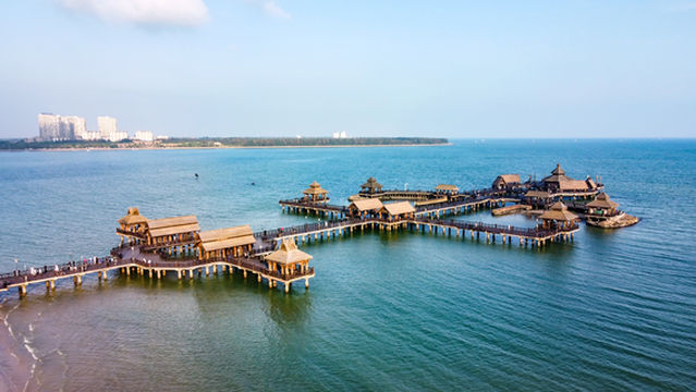 Yi Long Bay Seashore Library