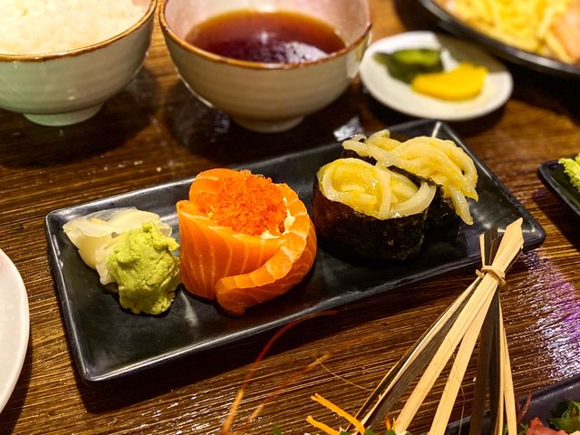 紫藤花海下之日本料理