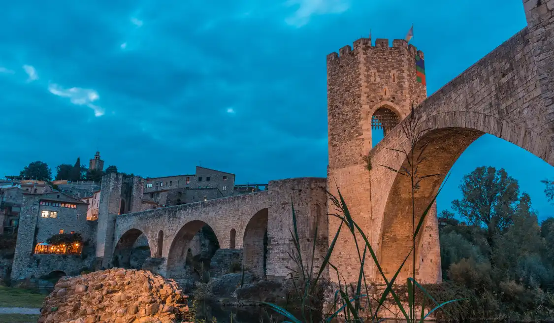 Hotels near Besalu
