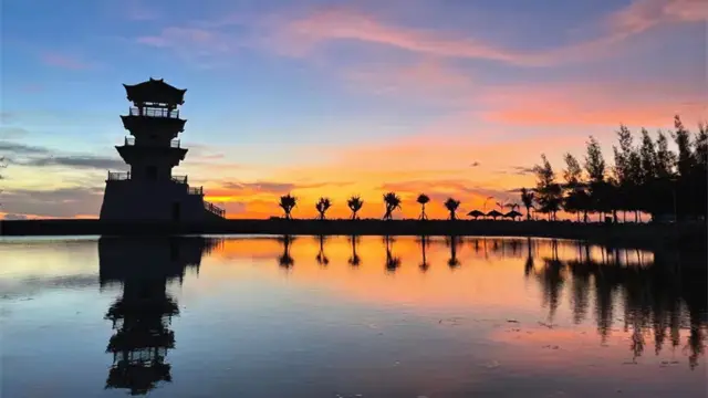 Sunset Sightseeing in Beihai