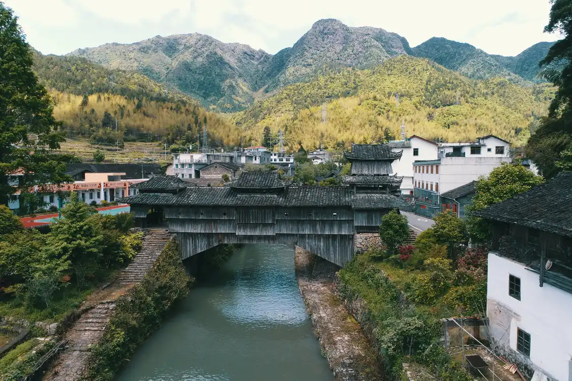 Hotels near Qingyuan Ancient Bridge
