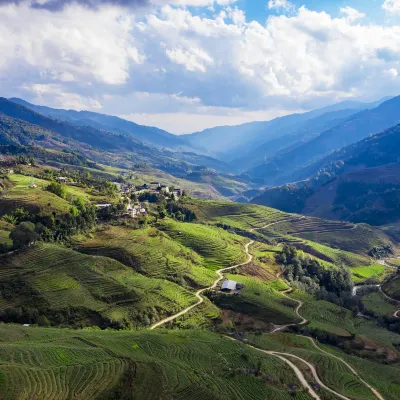 Отели рядом с достопримечательностью «Longyin Valley»