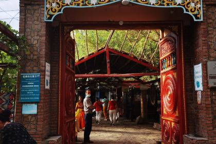 大漠奇香馕坑肉