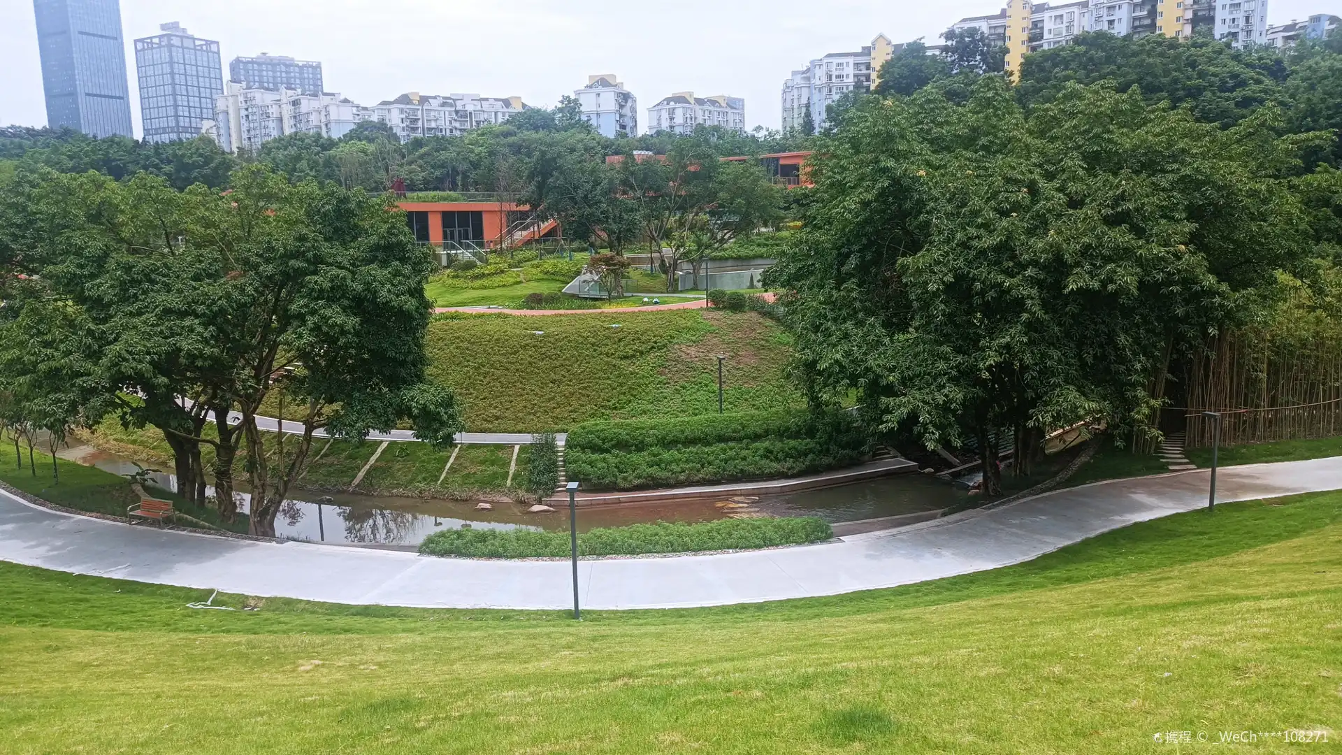 鄰近龍湖動步公園的酒店