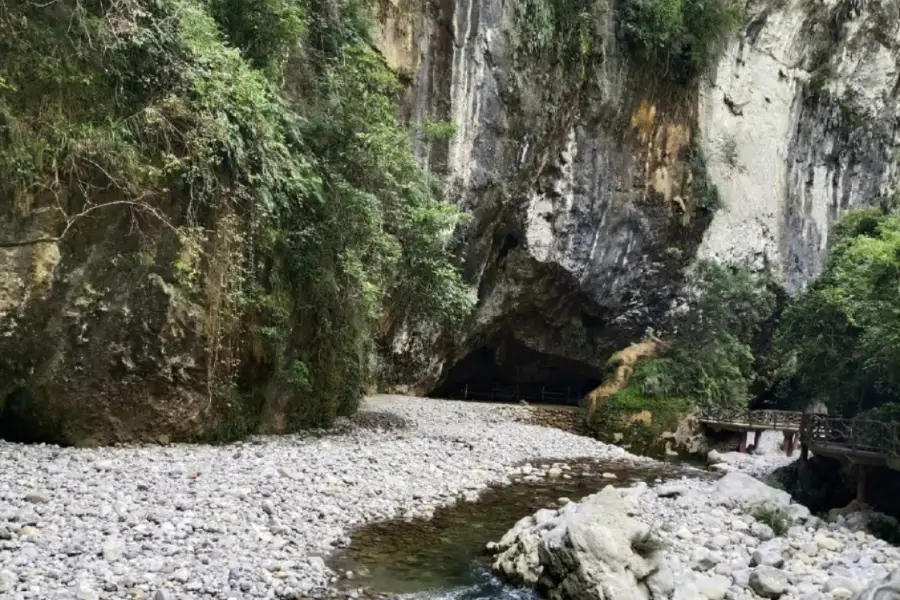 Baili Gorge Panlong Cave