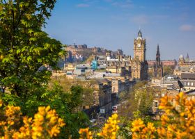 Flüge mit Widerøe nach Edinburgh