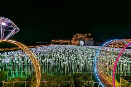 10,000 Roses Cafe & More