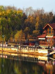 Fushun City Crescent Island Ecological Park