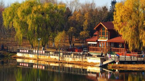 Fushun City Crescent Island Ecological Park