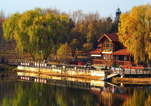 Fushun City Crescent Island Ecological Park