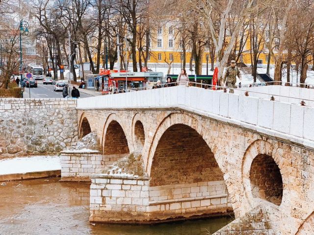 拉丁橋