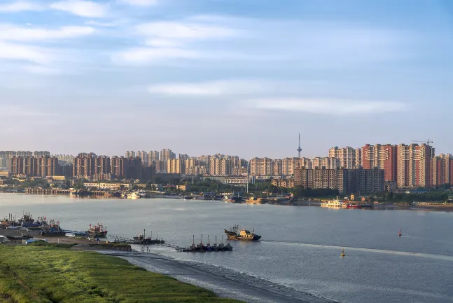 Lanjing Yunhai Seaview Apartment (Yuquan Shanhai Square Branch)