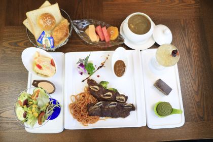 皇庭V酒店全日制西餐廳