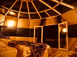 Dunhuang Mingsha Mountain Desert Camping Luxury Base