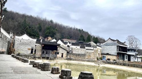 Courtyard of Family Long, Hunan