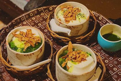 Mr. & Mrs. Bich Café