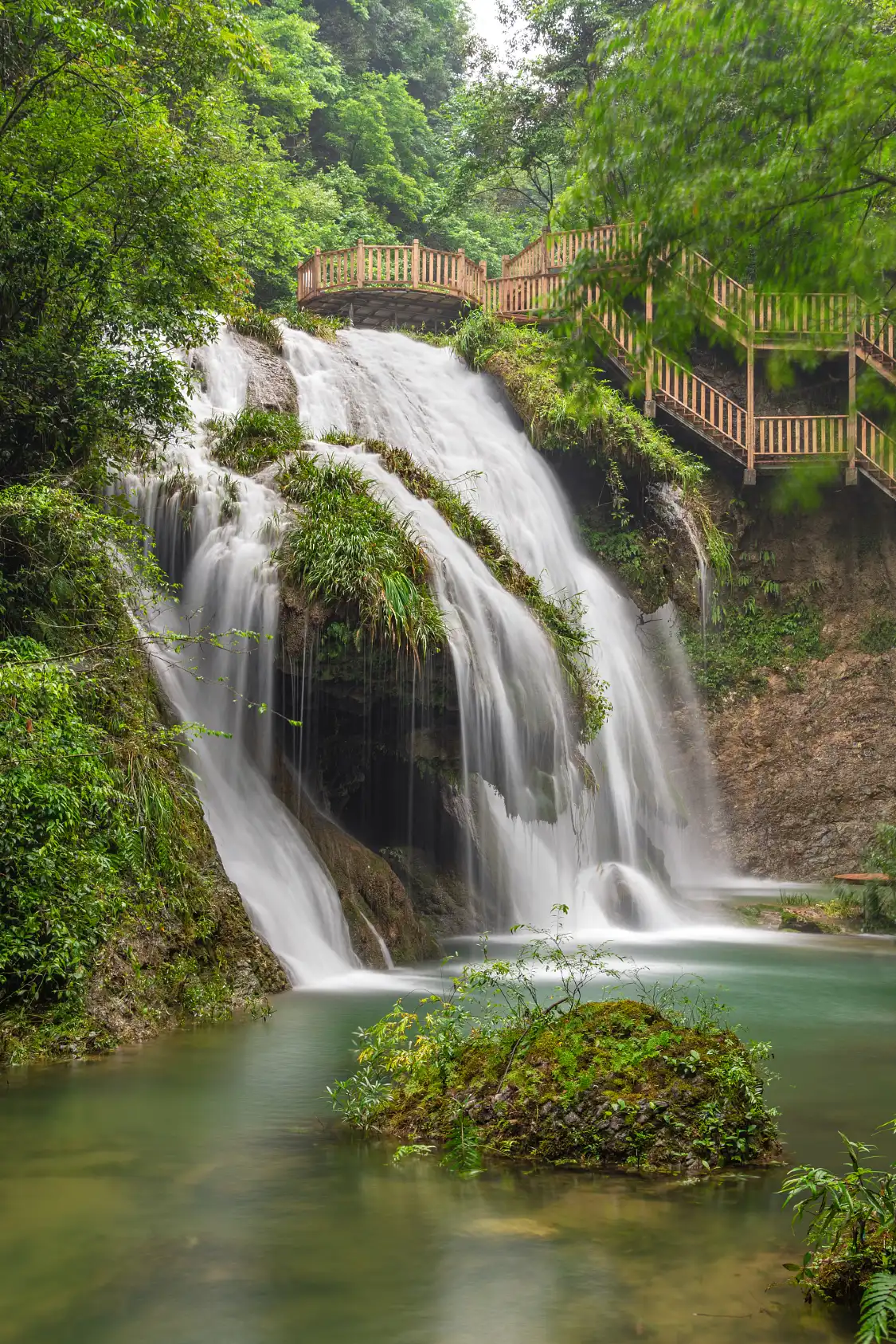 Hotels near Bijiang Natural Bridge Scenic Area