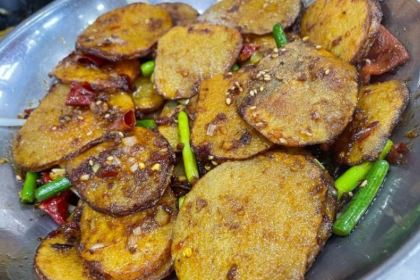 Hanshiguan Korean Noodles with Fried Sauce & Bibimbap