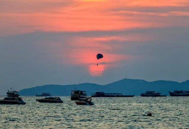 Pattaya Paragliding Experience
