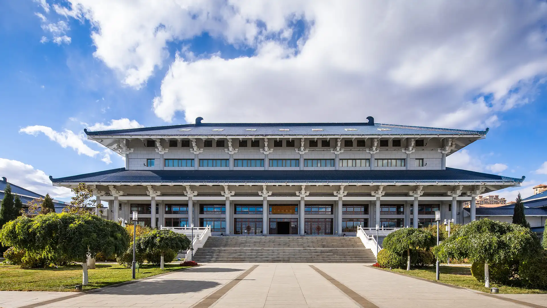 Hotels near Chifeng Museum