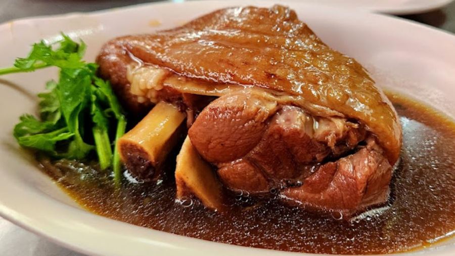 Kha Mu Charoensang Silom