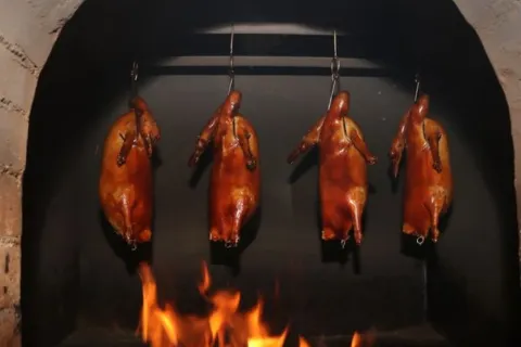 大燚果木烧鹅·明炉头牌清远鸡(山湖城店)