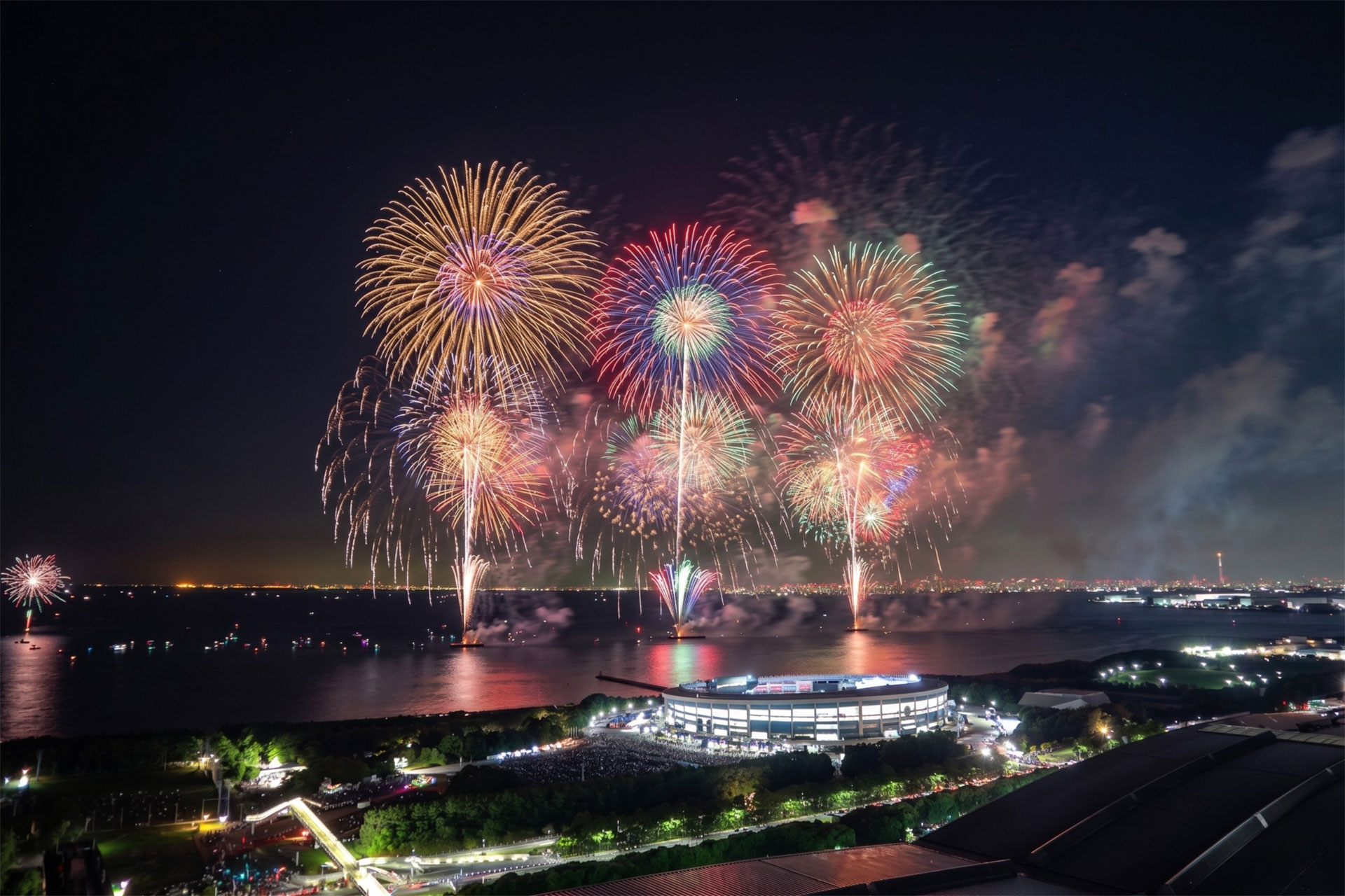 Makuhari Beach Fireworks Festa | Chiba City