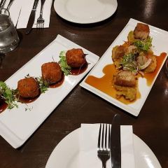 The Attic Bar & Restaurant 여행 사진