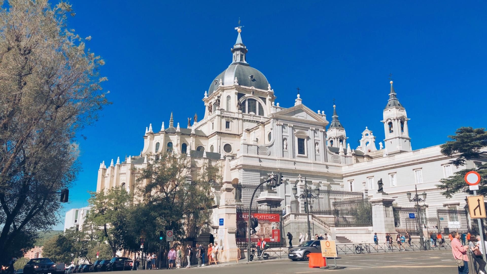 Catedral De Sta Maria La Real De La Almudenaのレビュー Catedral De Sta Maria La Real De La Almudenaのチケット Catedral De Sta Maria La Real De La Almudenaの割引 Catedral De