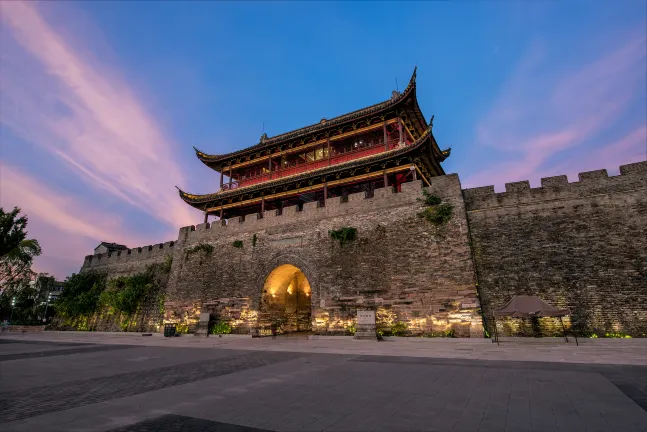 โรงแรมใกล้Quzhoushi Yaqu Huang Lashi Museum