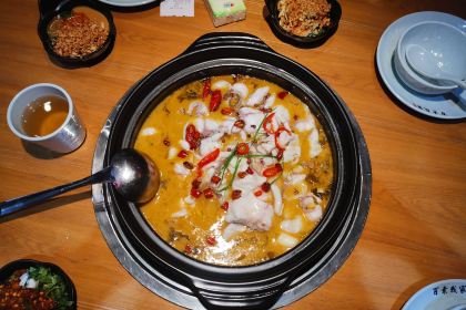 百年老酸凯里酸汤鱼(江边街店)