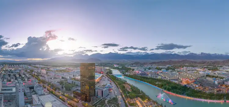 鄰近民族團結進步塔的酒店