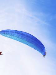 瀘沽湖熱氣球滑翔傘飛行營地
