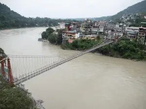 ラクシュマンジュラ橋